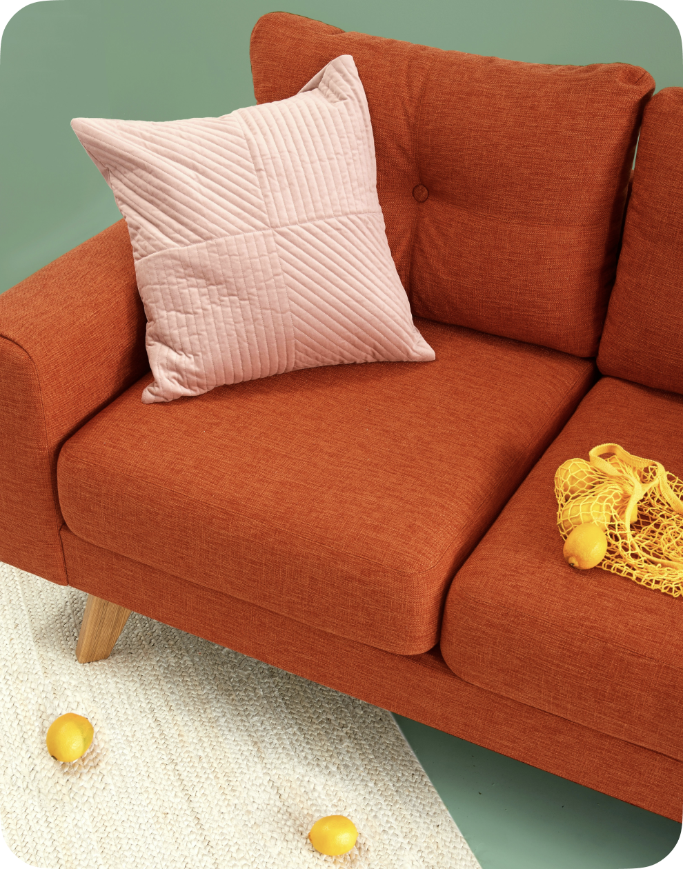 Oransje sofa som kan flyttes med Flytto